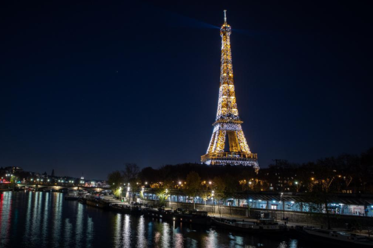 Paris Eiffel Tower Light Show: What You Need To Know